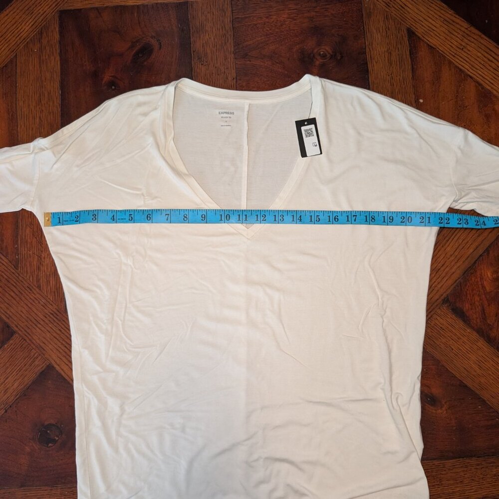 Relaxed V-Neck Three Quarter Sleeve London Tee - SZ Small - NWT - Picture 8 of 9